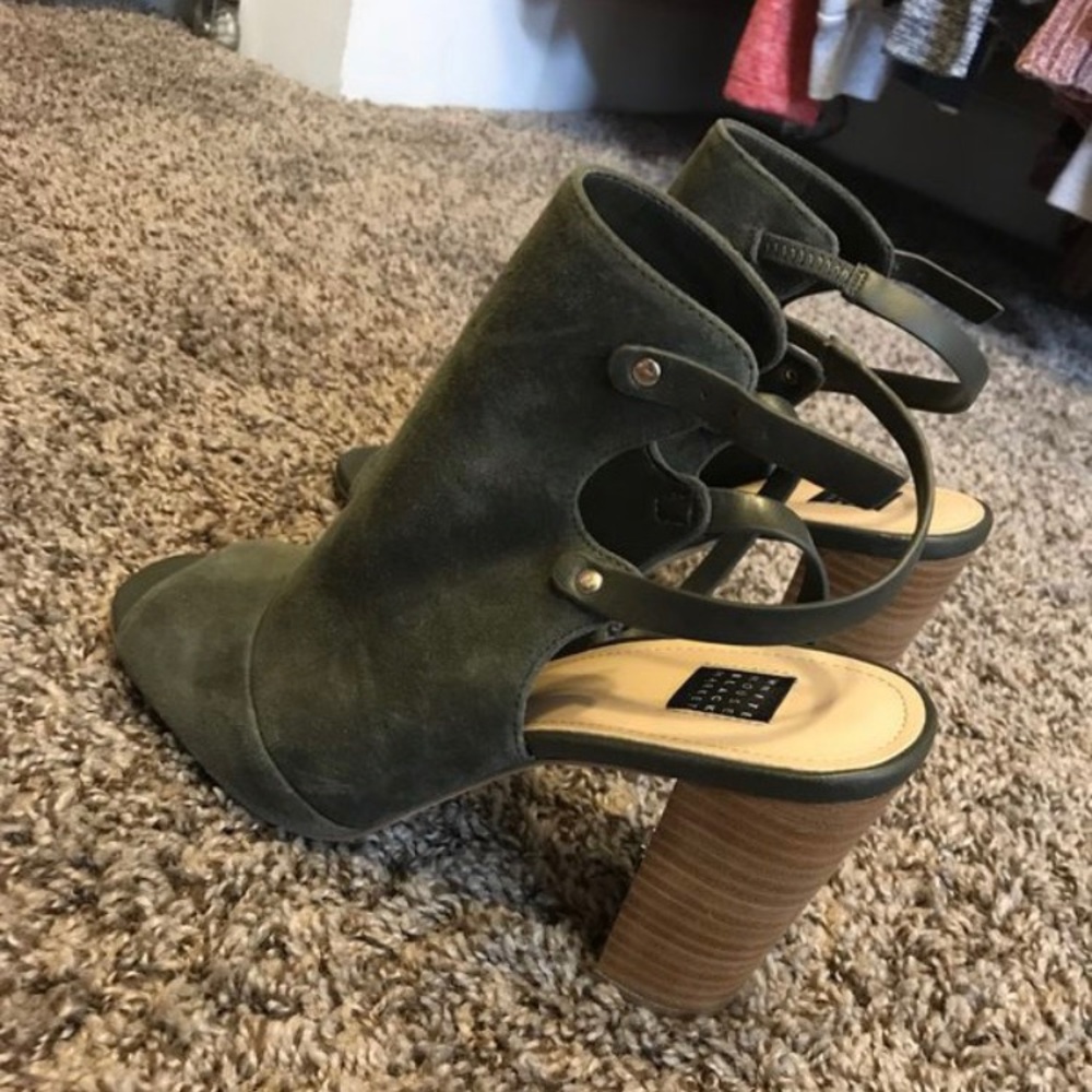 White House Black Market Size 9 Heels